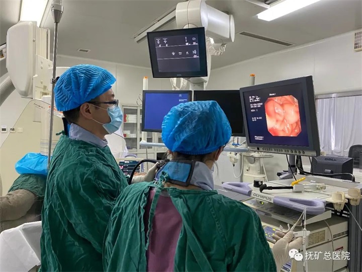 消化内科王浩主任实施ercp手术